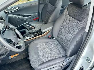 Hyundai Ioniq Comfort EV 120pk aut + f1 flippers - nap - 2x laadkabels - navi - camera - front + line assist - keyless entry + start picture 51