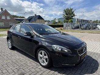 Volvo V-40 2.0 D2 R-Design picture 4