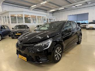 Vrakbiler auto Renault Clio 1.6 E-Tech Hybrid 145 Equilibre 2022/10