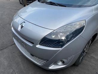 Salvage car Renault Scenic 1600CC - 96KW - DIESEL 2011/1