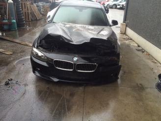 Vrakbiler auto BMW 3-serie 320 f30 2013/1