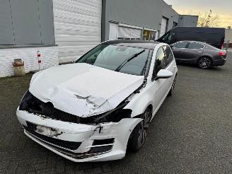 damaged passenger cars Volkswagen Golf GOLF 1.4 TSI ACT MOTOR LOOPT!!! Highline DSG PANO 140PK!!! 2013/3