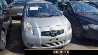 Coche siniestrado Toyota Yaris Yaris II (P9), Hatchback, 2005 / 2014 1.3 16V VVT-i 2006/1