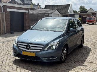 damaged passenger cars Mercedes B-klasse B180 NAP NL AUTO 2013/1